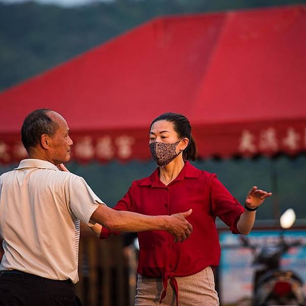 湖人vs开拓者詹姆斯离场